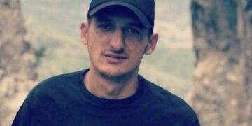 U vra pas sherrit për një kafe në lokal, del fotoja e të riut Aranit Kurti