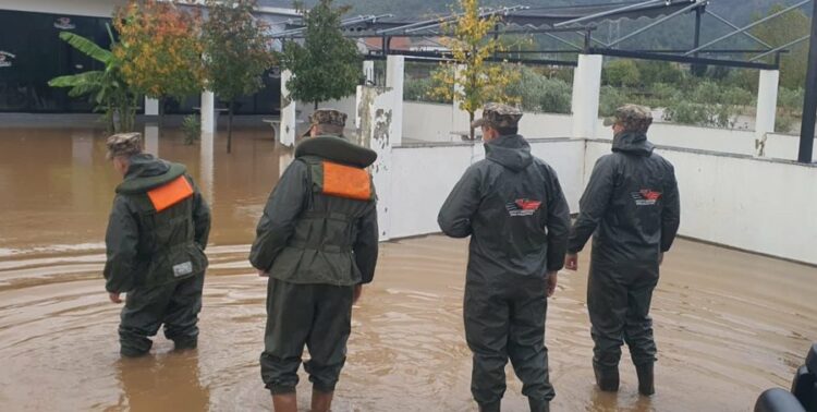 Ministria e Mbrojtjes reagon mbi situatën nga moti i keq