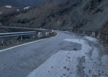 Moti i keq/ Rrëshqitje dherash dhe probleme me energjinë në qarkun e Kukësit