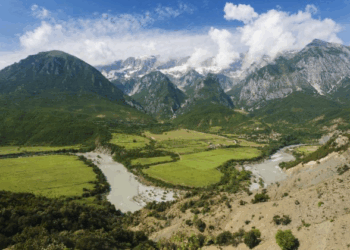 “Travel and Tour World”: Zbuloni lumin Vjosa, destinacionin e ri të…