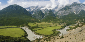 “Travel and Tour World”: Zbuloni lumin Vjosa, destinacionin e ri të…