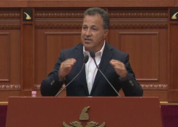 Kuvendi rrëzon kërkesën e opozitës për shkarkimin e Niko Peleshit