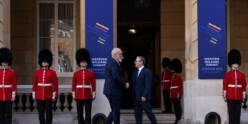 Samiti i Procesit të Berlinit në Londër, Rama pritet nga kryeministri britanik