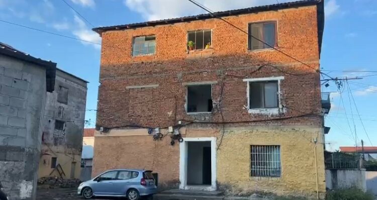Vrasja e gjyqtarit/ Kjo është godina në Shkodër për të cilën ka lindur konflikti