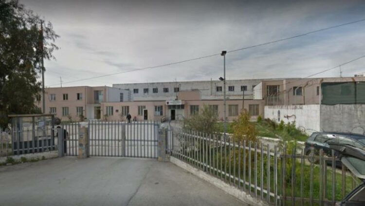 Kontroll i befasishëm në burgun e Durrësit, gjenden 5 celularë iPhone