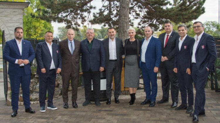 Serbi-Shqipëri, delegacioni i FSHF merr pjesë në drekën zyrtare