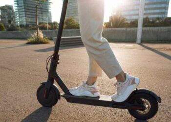 Monopatinat elektrike ndalohen nga e hëna e 13 Tetorit