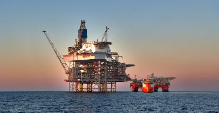 Kompanitë shtetërore të Kinës ndërpresin blerjen e naftës ruse