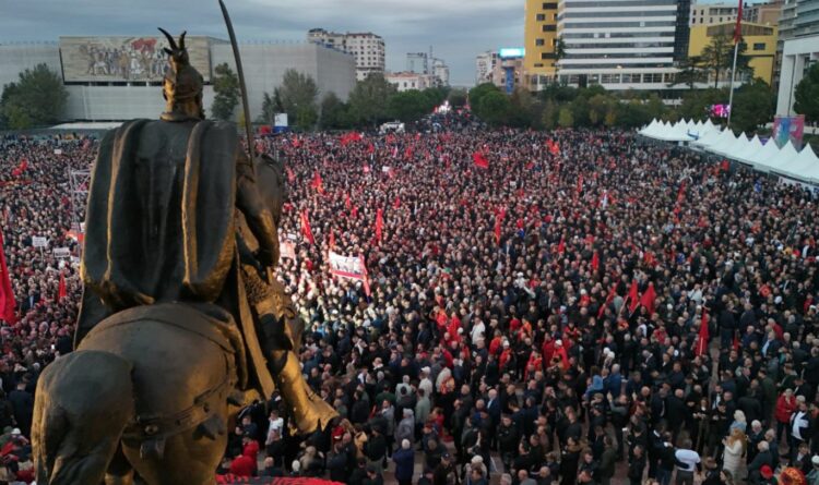 UÇK bashkon shqiptarët në Tiranë, reagon kryeministri Rama: Liria ka emër