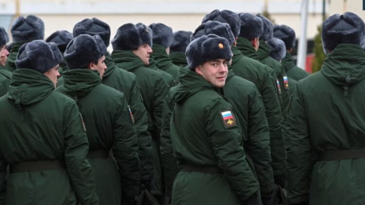 Luftua në Ukrainë/ Pse në Rusi po ulen shpërblimet për ushtarët?