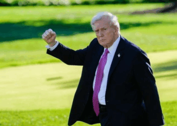 Trump vizitë treditore në Japoni, testi i parë diplomatik për kryeministren e re