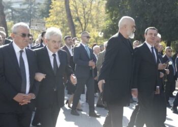 Lamtumira e Fatos Nanos bashkoi Ramën me Kurtin, Ahmeti në krah të Ruçit