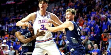 Basketbollisti që vendosi rekord/ Gjatë 2.36 metër, vesh këpucë me numrin 55