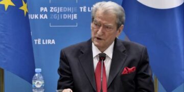 Propozimi në mbledhjen e PD: Deputetët të hyjnë në grevë urie, bashkë me familjarët