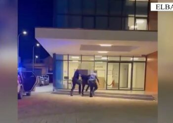 Vodhi sende me vlerë në një banesë dhe i fshehu në lokalin e tij, pranga 31-vjeçarit