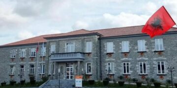 Ndotet uji i pijshëm, bashkia e Kolonjës: Mos e përdorni për konsum