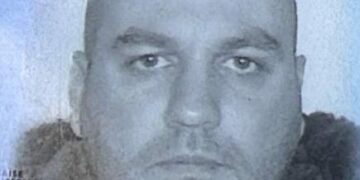 Ky është punonjësi i AMP-së i cili shoqëronte Gimando Danin në Rinas