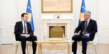 Kurti mbështet Thaçin: S’ka arsye ligjore përse krerët e UÇK-së të mbeten në Hagë