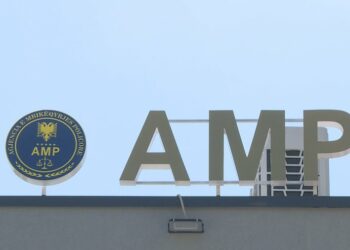 Kërcënoi dhe dhunoi një person, arrestohet punonjësi i policisë në Krujë