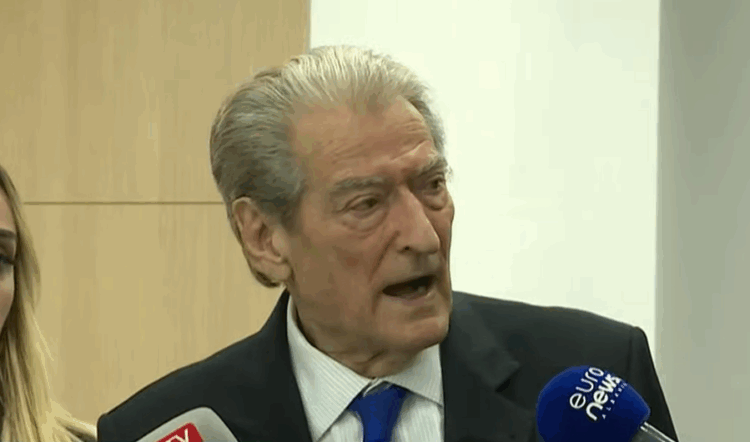 “Kushtetuesja” vendosi pro Veliajt, Berisha: Harram Begaj dhe Edi Rama u palosën