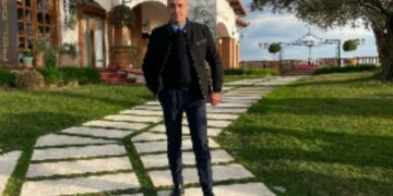 Hiqej si drejtori policie, si u zbulua 20-vjeçari që u jepte urdhra edhe policëve