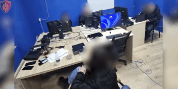 Policia mësyn në call center-in në Selitë, arrestohet menaxheri dhe dy punonjës
