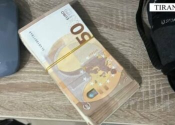 Morën peng biznesmenin për 5 mijë euro, arrestohen dy vajza