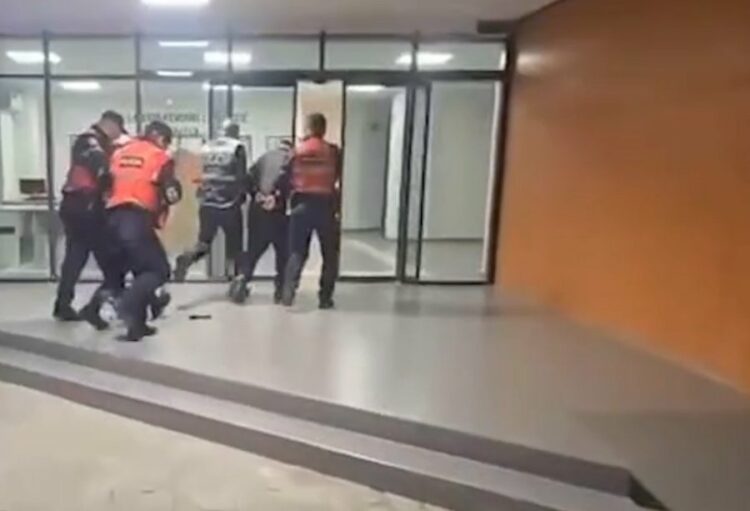 Dhunuan babë e bir pasi i dhanë para me fajde, në pranga 2 të rinj në Elbasan