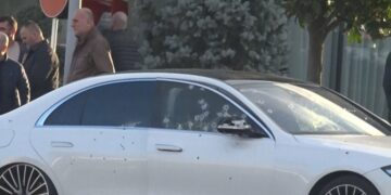 Atentati në Rinas, autorët dyshohet se përdorën disa automjete në vendngjarje