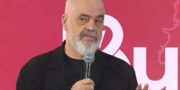 Rama: Gjykata Kushtetuese e la në detyrë Veliajn, tani ta kthejë në zyrë