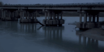 Lumi Vjosa rrezikon të dalë nga shtrati, Bashkia e Vlorës përforcon argjinaturën