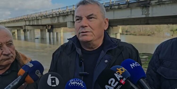 Rrezik nga prurjet në Mifol, Çako paralajmëron evakuime nëse lumi del nga shtrati