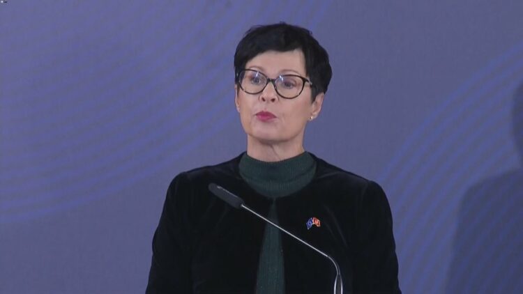 Integrimi, Komisionerja Kos: Duhet të bëheni anëtarë me të drejta të plota