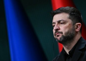 Zelensky intensifikon përpjekjet diplomatike mes sulmeve ruse e skandalit korruptiv