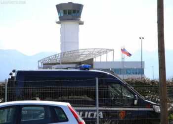 Arrestohen në Rinas 3 shtetas të shpallur në kërkim