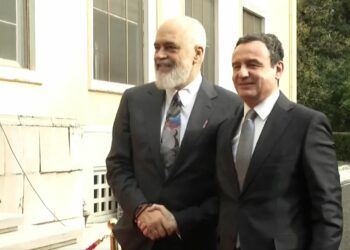 Rama pret liderët e Samitit të Planit të Rritjes, mes tyre Albin Kurti