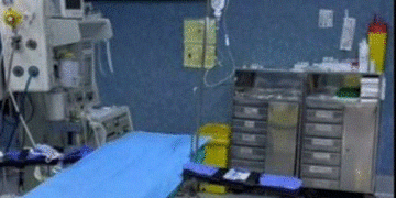 Me dy çarje në zemër e një në stomak, mjekët e Durrësit shpëtojnë të miturin