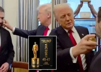 VIDEO/ Trump spërkat me parfum homologun sirian: Sa gra ke, me ju kurrë si dihet