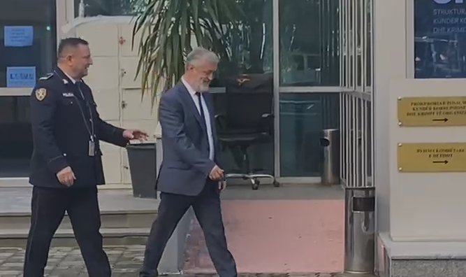 Ish-drejtori i Policisë së Shtetit, Muhamet Rrumbullaku paraqitet në SPAK