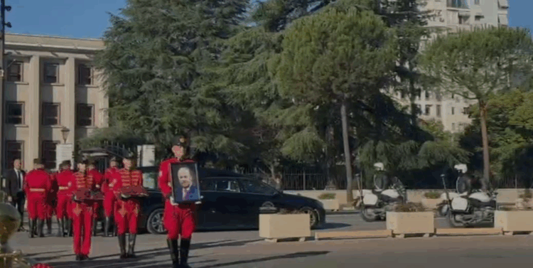 Mbahen sot homazhet në nder të Fatos Nano