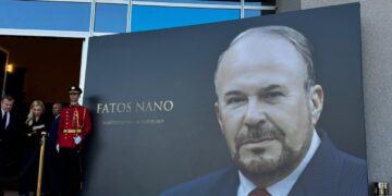 Lamtumira për Fatos Nanon/ Xhoana Nano mban fjalën në emër të familjes
