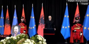 Rama në homazhet për Fatos Nanon: Plasja më vjen që nuk jemi dot sonte për një darkë