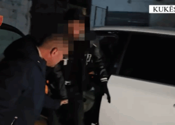 Qarkullonte me automjet i armatosur në qytetin e Kukësit, pranga 30-vjeçarit