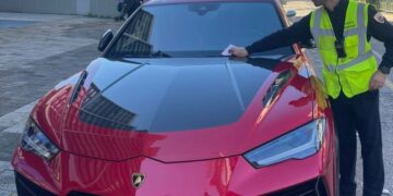 Bllokuan korsinë e emergjencës, policia heq me karroatrec makinat