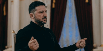 Foli për Trumpin, Zelenskyt i fiken 2 herë dritat gjatë intervistës për The Guardian