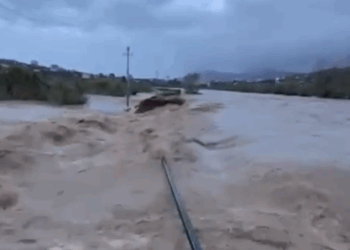 Sarandë/ Çahet argjinatura e lumit Bistricë, përmbyten qindra hektarë tokë bujqësore