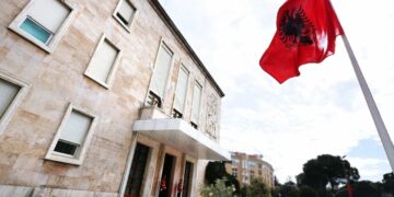 Pezullimi i Ballukut nga detyra, Kryeministria çon vendimin e GJKKO në Kushtetuese