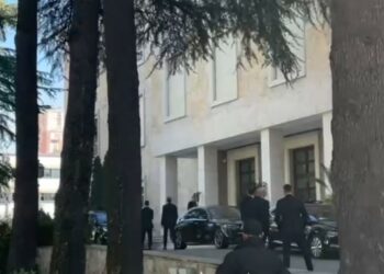 Rama mbledh në kryeministri Peleshin, Ballën dhe krerët e komisioneve parlamentare