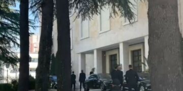 Rama mbledh në kryeministri Peleshin, Ballën dhe krerët e komisioneve parlamentare
