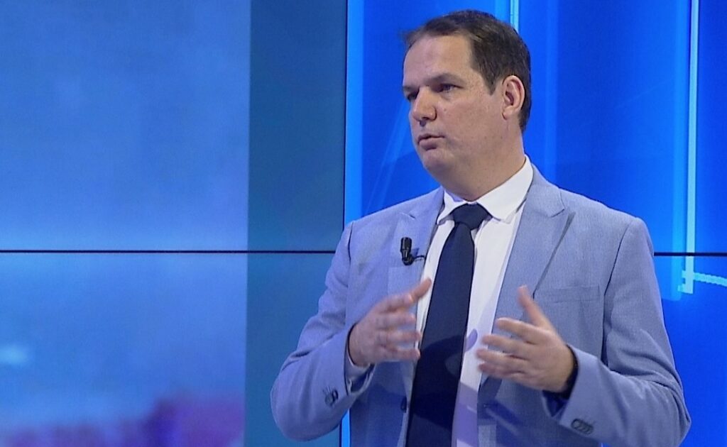 Pse janë shtuar sulmet në zemër tek moshat e reja  Mjeku flet në Opinion